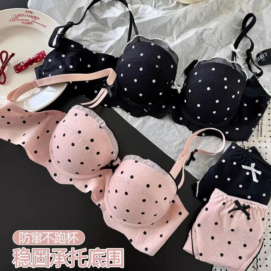 Japanese-style sweet polka dot bra for women with small busts, enhancing and enhancing the bust to create a peach-shaped appearance,