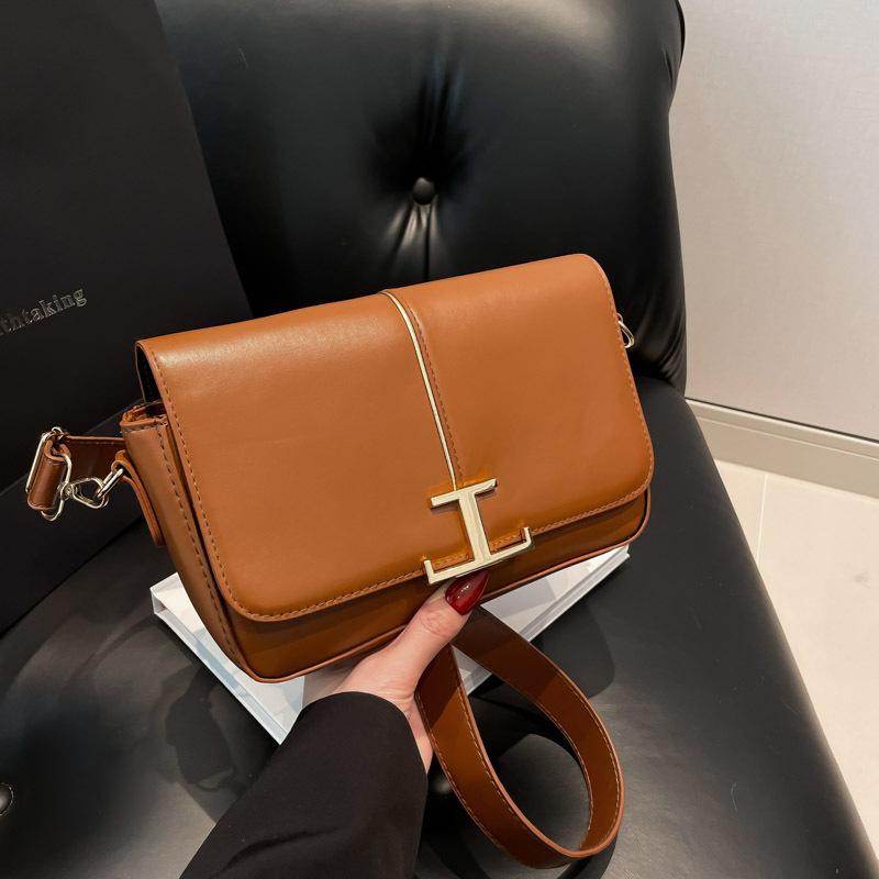 

Saddle bag handbag T-buckle commuter bag 2025 new underarm bag retro simple autumn and winter small bag коричневый