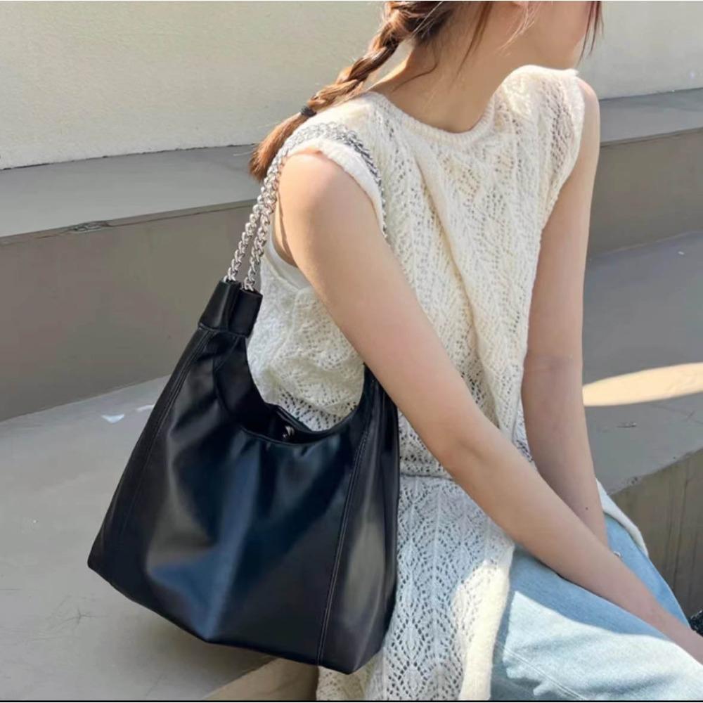 Korean version chain tote bag large-capacity bag women, fashionable commuter compartment college students class soft leather shoulder bag