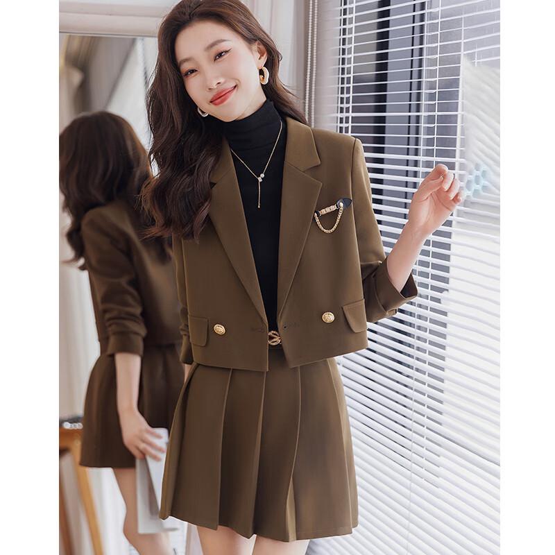 Женский осенне-зимний короткий костюм с юбкой M