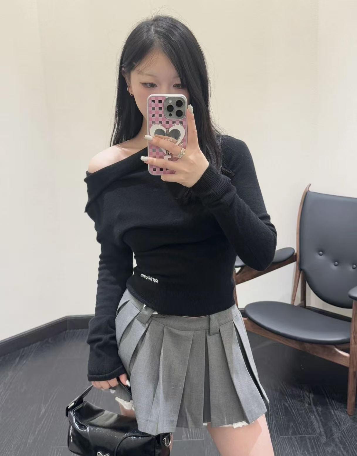 

Новый костюм 26 ранневесенний с кружевной пэчворк и двухслойной плиссированной юбкой - Девичий стиль Small серый