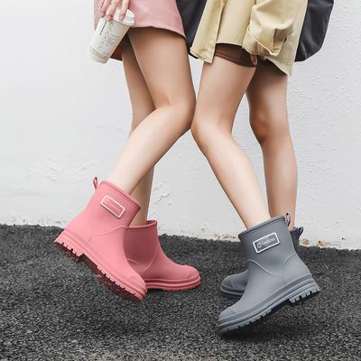 Stivali da pioggia alla moda e versatili per le donne Stivali da pioggia rialzati con suola spessa Scarpe da lavoro in gomma per autolavaggio per adulti da donna