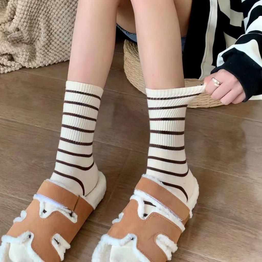 5 Pairs of Black and White Striped Mid-Calf Socks: Autumn/Winter Korean-Inspired Academy Style