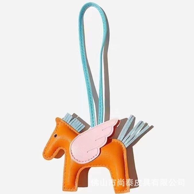 Schlüsselanhänger, kleine Pegasus-Tasche, Anhänger, PU-Leder Spiegelornament, Taschenanhänger, handgefertigter Lederpuppen-Schlüsselanhänger