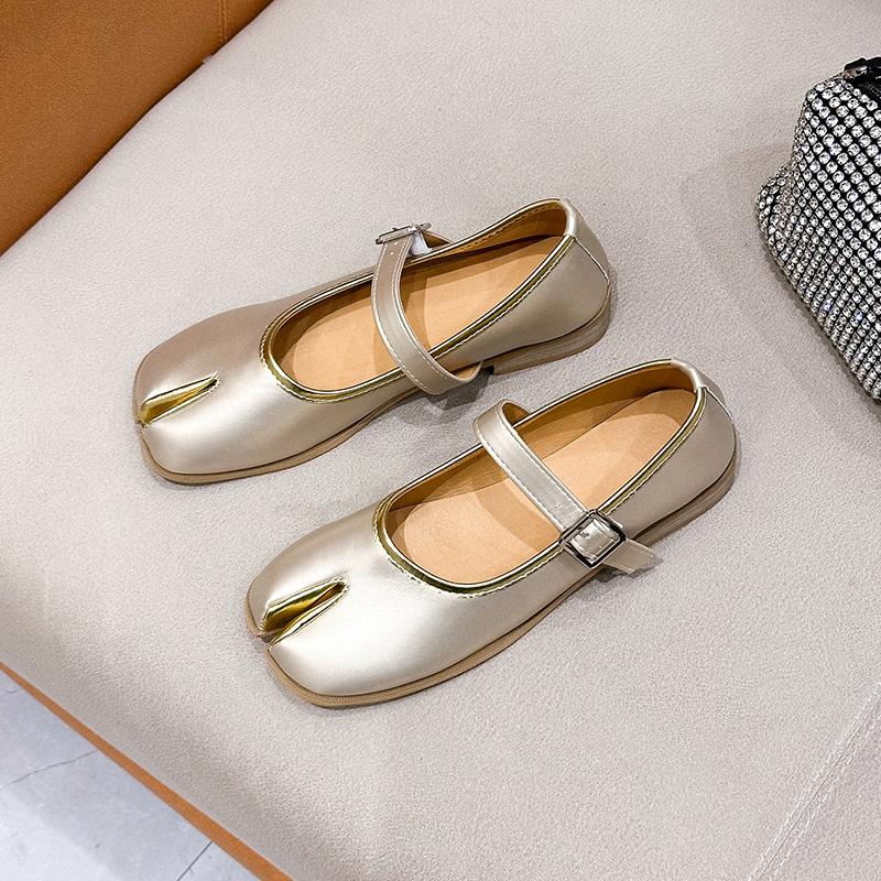 Flat Shoes Women Novelty Split Toe Flat Shoes Quality Leather Mary Janes Japanese Style Trotters Flats Ankle  Loafers Women