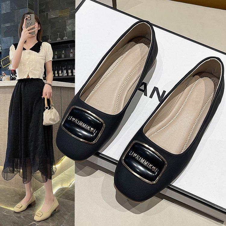 French high-end shallow single shoes, new autumn black flat-soled beanie shoes, square head ladyshoes.
