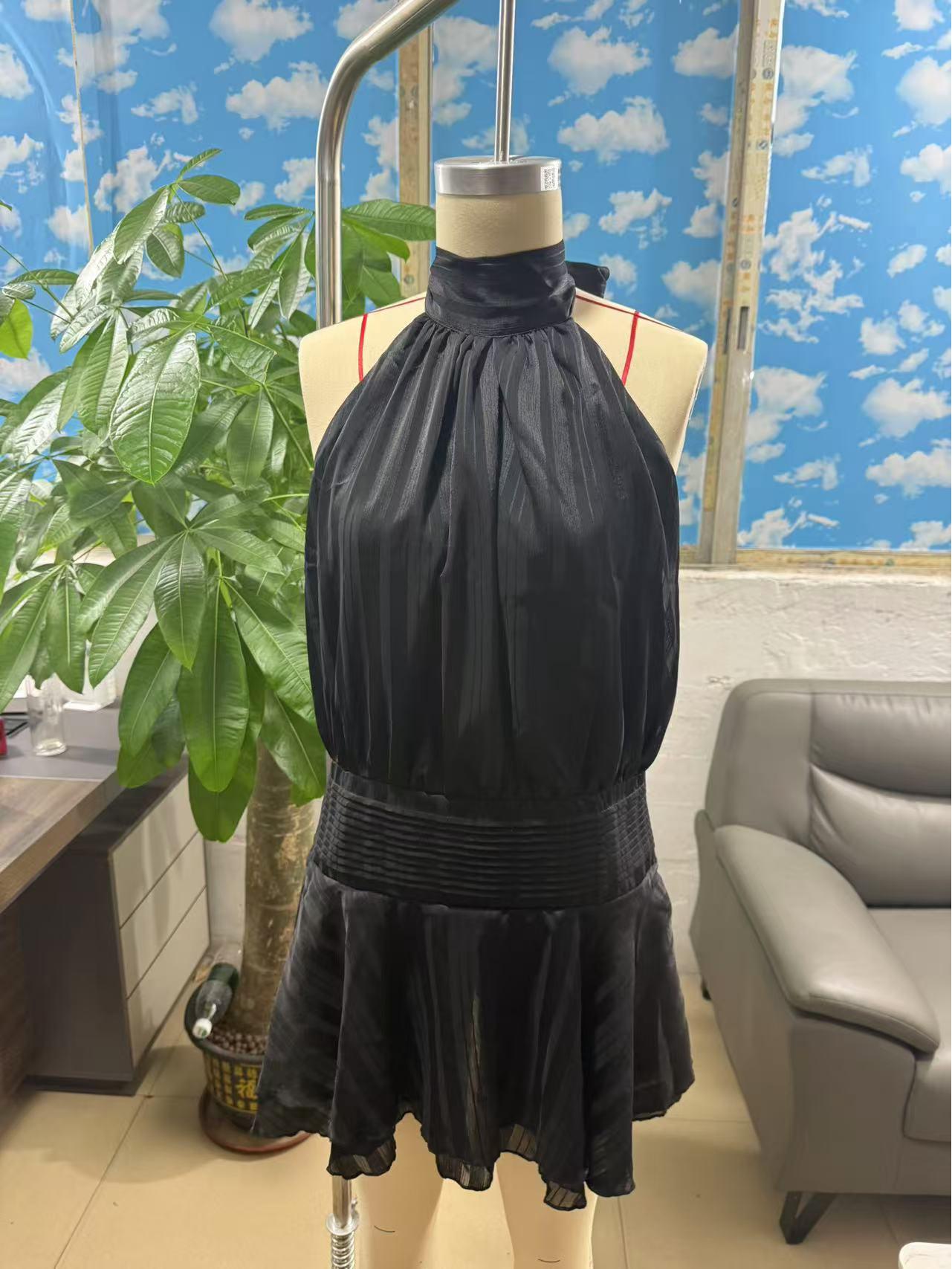 

2025 Summer Women s Sleeveless Sexy Halter Backless Lace-up Dress Small чорний