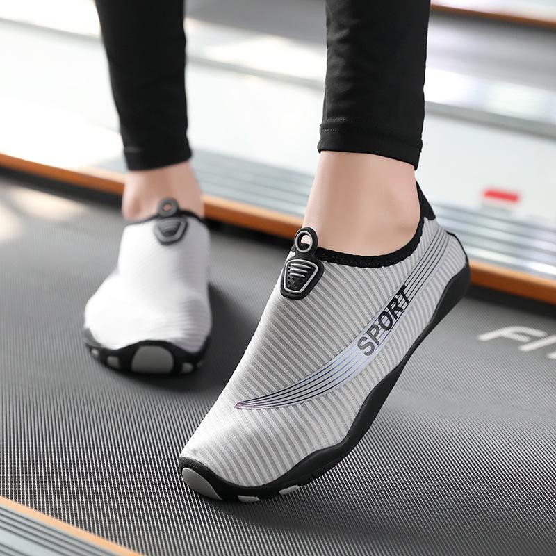 Utomhusföräldra-barnskor Barns bäckvadningsskor Strandskor Snorklingsskor Barfota badskor Inomhus träningsskor