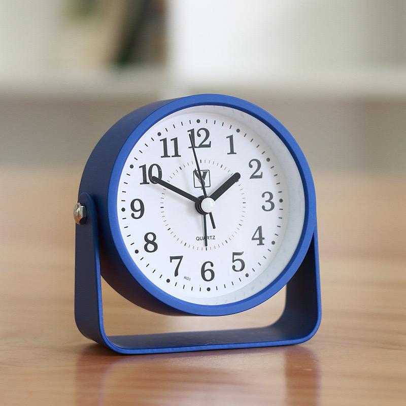 

Креативный металлический маленький будильник, вращающийся на 360°, бесшумный, прикроватный, настольный, часы, подарок для спальни, гостиной, инструментов, офисного декора