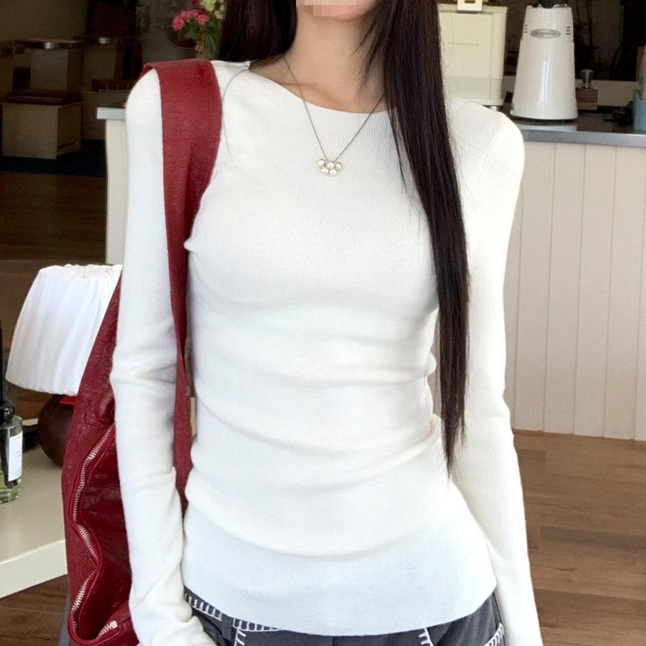Women's Autumn Pullover: Stylish, Slim-Fit Knitwear with a Mature, Sophisticated Vibe