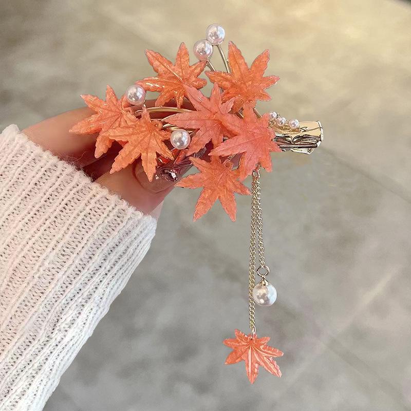 

2024 Exquisite Maple Leaf Tassel Hair Clip - Elegant Duckbill Hairpin for Women