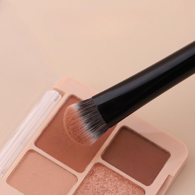 Cream Blush Stippling Brush, Mimics Fingertip Application Soft Synthetic Hair Powder Blusher Makeup Brushes Cosmestic Tools
