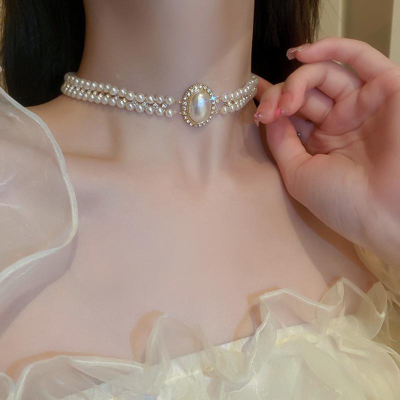 Elegant French Retro Pearl Necklace: Luxurious High-End Clavicle Chain for Versatile Style