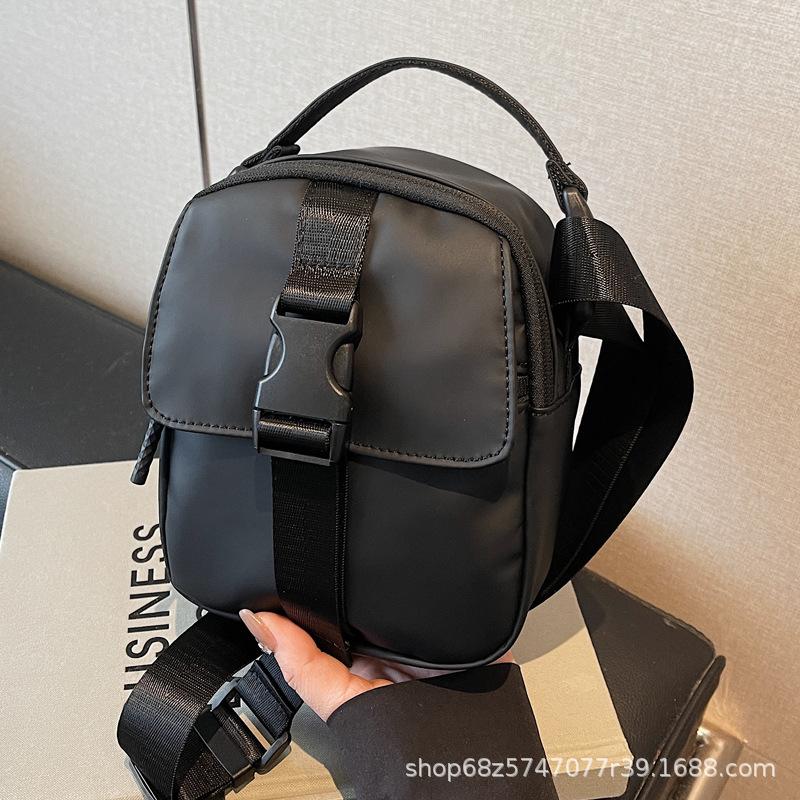 Vertical waterproof trendy brand sports fashion versatile commuter crossbody bag solid color 2025 new casual small bag shoulder bag