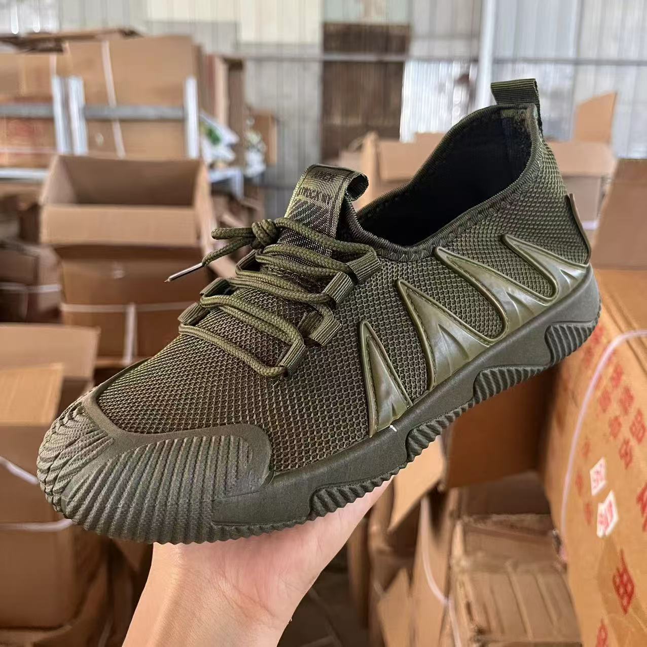 

Летние новые дышащие сетчатые модные повседневные сетчатые туфли черные рабочие туфли кроссовки для бега 44