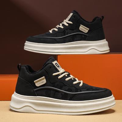 Zapatos de hombre para exteriores nuevos de invierno de terciopelo cálidos de algodón casual versátiles zapatillas de tabla resistentes al desgaste zapatillas deportivas