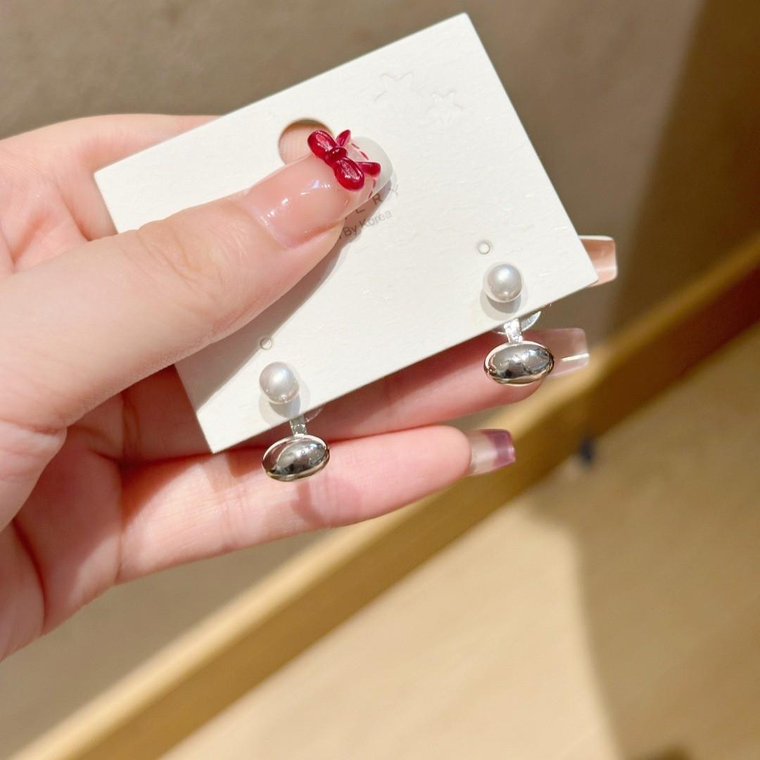 Two pearl small silver bean stud earrings women s earrings 2026 design sense high-end temperament earrings