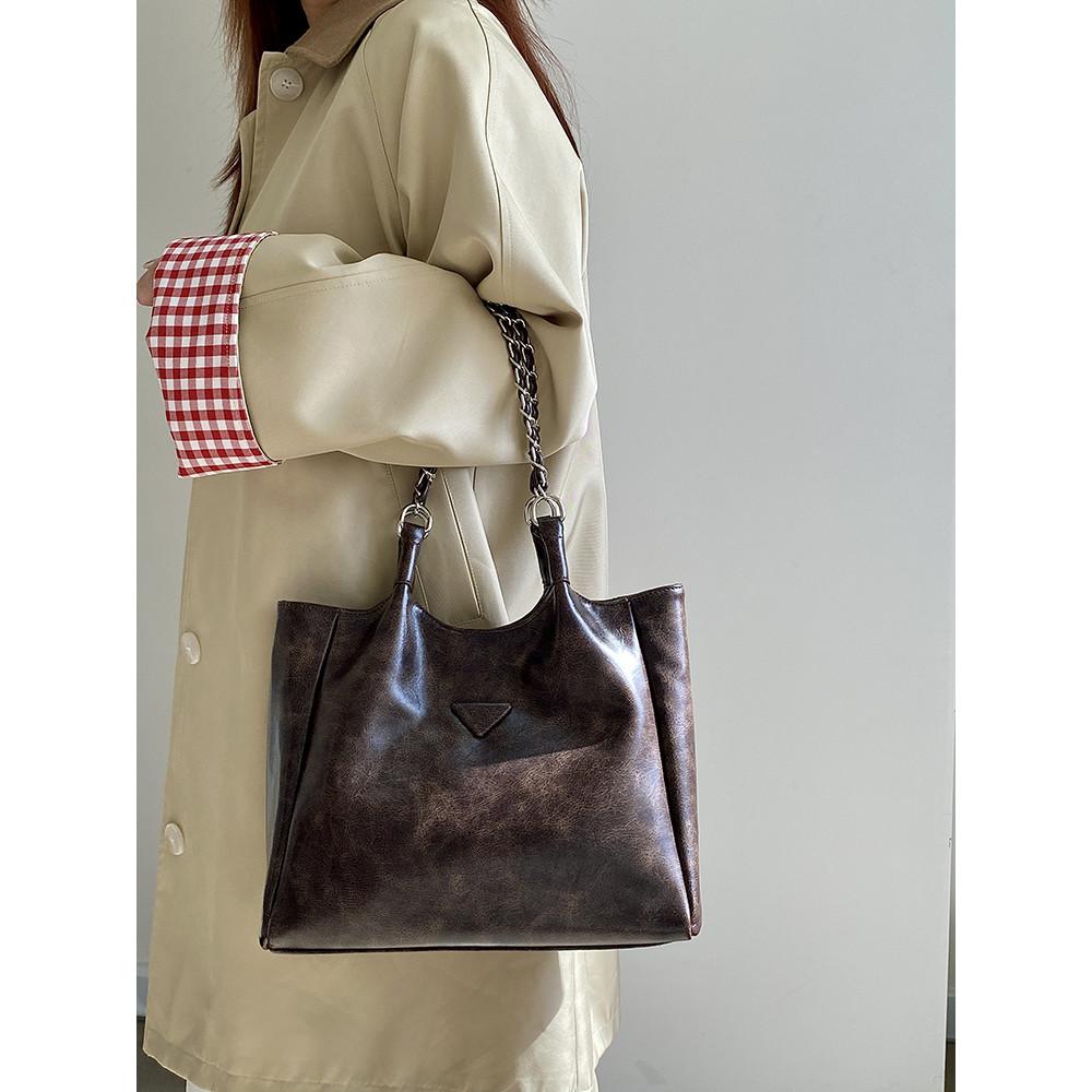 IELGY Autumn Winter Retro Commuter Large Capacity Chain Tote Bag