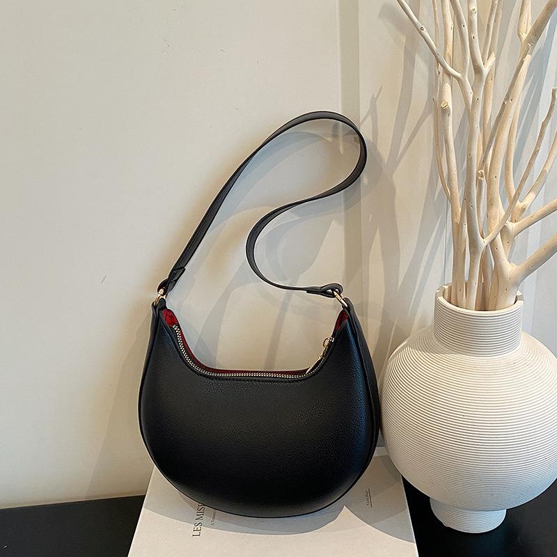French small-scale backpack trend - simple and fashionable shoulder bag with an underarm strap