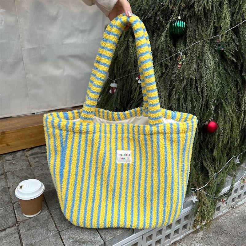 31 Autumn and Winter New Plush Polka Dot Bag Women's Hand Shoulder Bag Large Capacity Furry College Student Class Bag