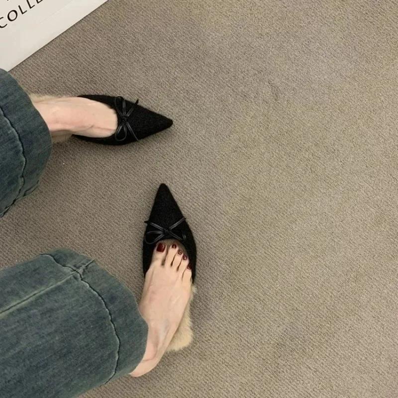 נעלי בית פרוותיות חדשות עם עקב גבוה לאישה, אופנה אלגנטית עם בוהן מחודדת, נעלי בית פרוות כבש לנשים, עקבי מסיבת ערב יוקרתיים לנשים