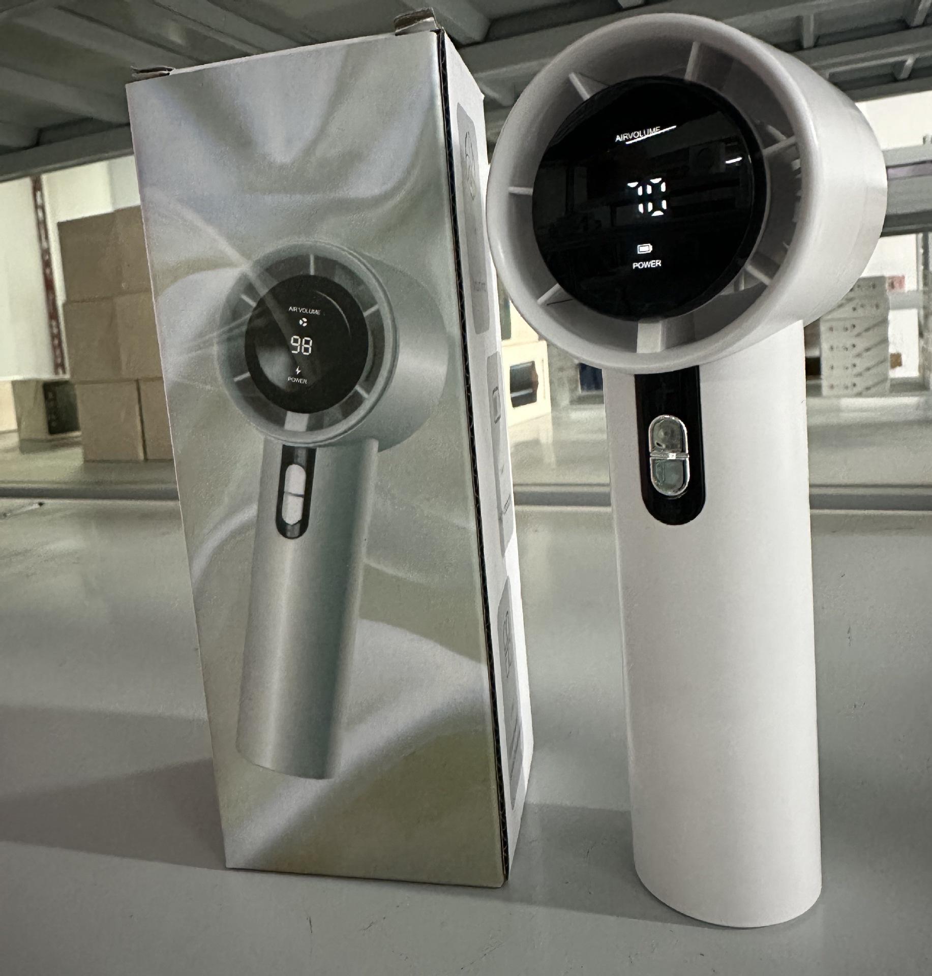 

Турбо ручной вентилятор для Юго-Восточной Азии: 100 скоростей, USB-перезарядка, цифровой дисплей, высокая мощность ветра белый