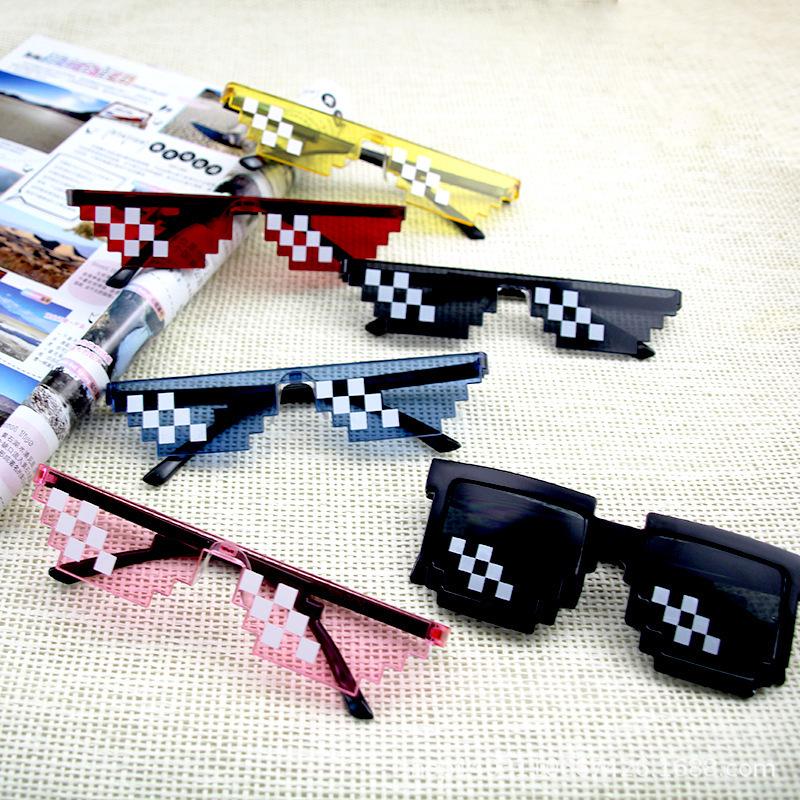 Pixelated Square Mosaic Anime-Style Sunglasses - Trendy Rectangular Frames