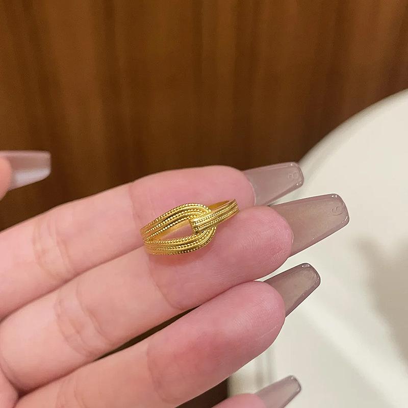 Simple Saddle Fashion Ring Antique Gold Craftsm Grainy Luxurious High-end Rings for Women Couple Neutral Style Party