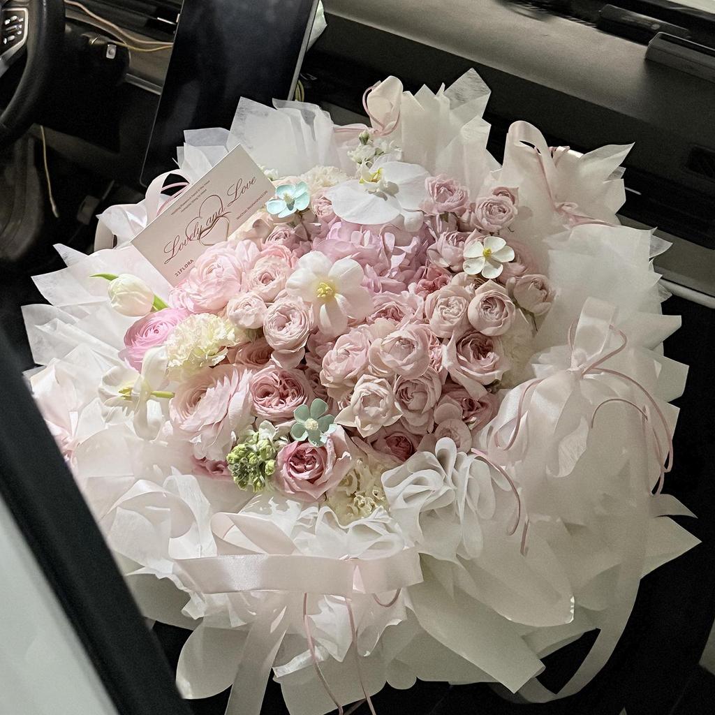 Lychee Mix Bouquet with Eternal Flower Soap for Girlfriend or Bestie - Ideal Birthday Gift