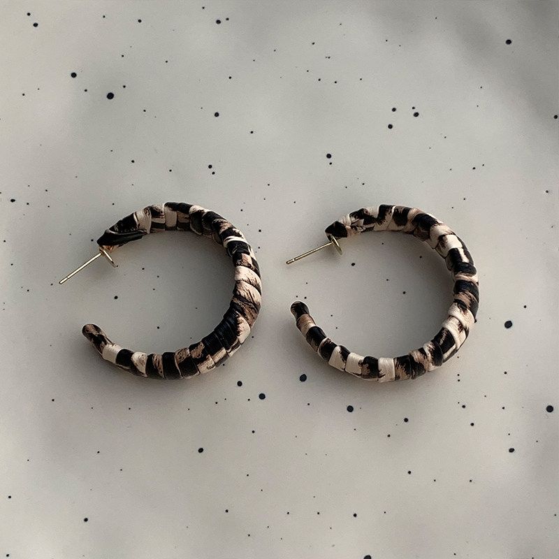 and American Style Autumn and Winter Leopard Print C-Shaped Earrings, Fashionable Niche Design, Retro Earrings, Elegant and Versatile Earrings Brown Leopard Print