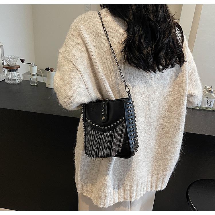 Fashion Pioneer! New Bucket Bag, European and American Locomotive Wind Is Coming