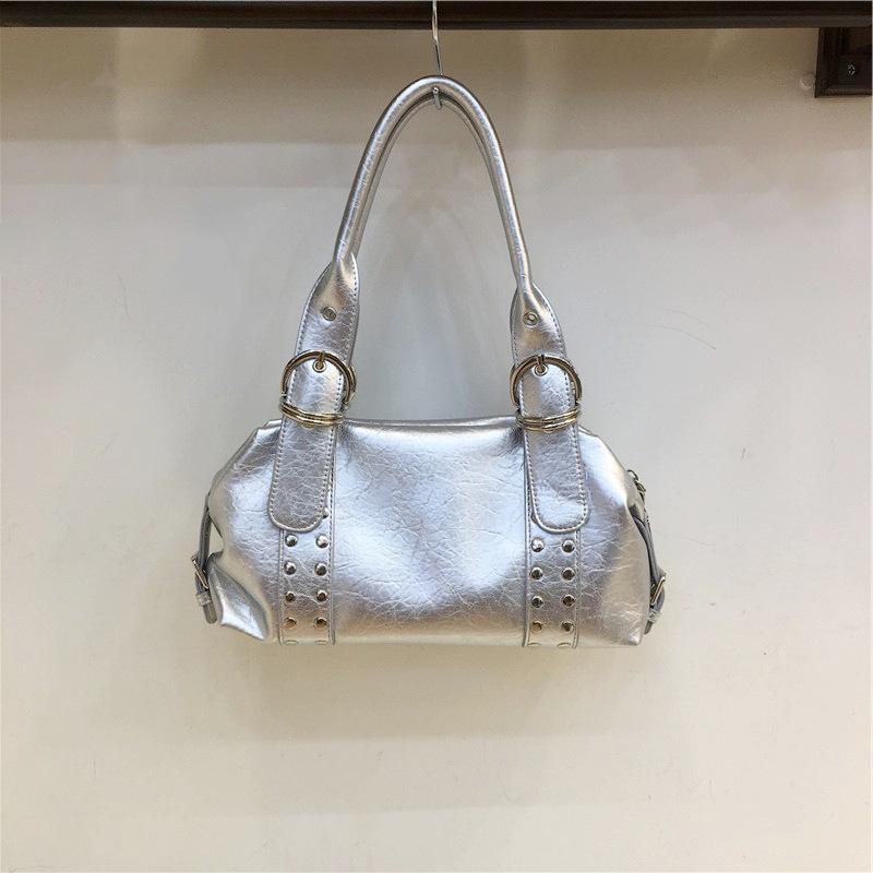 2025 Brand Design Vintage Rivet Larfe Capacity Leather Pillow Handbags Fashion Elegant Travel Armpit Bag Women Casual Tote Bag