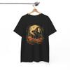 Hexenkatze in einem gruseligen T-Shirt | Inspiriert von Magie & Fantasy