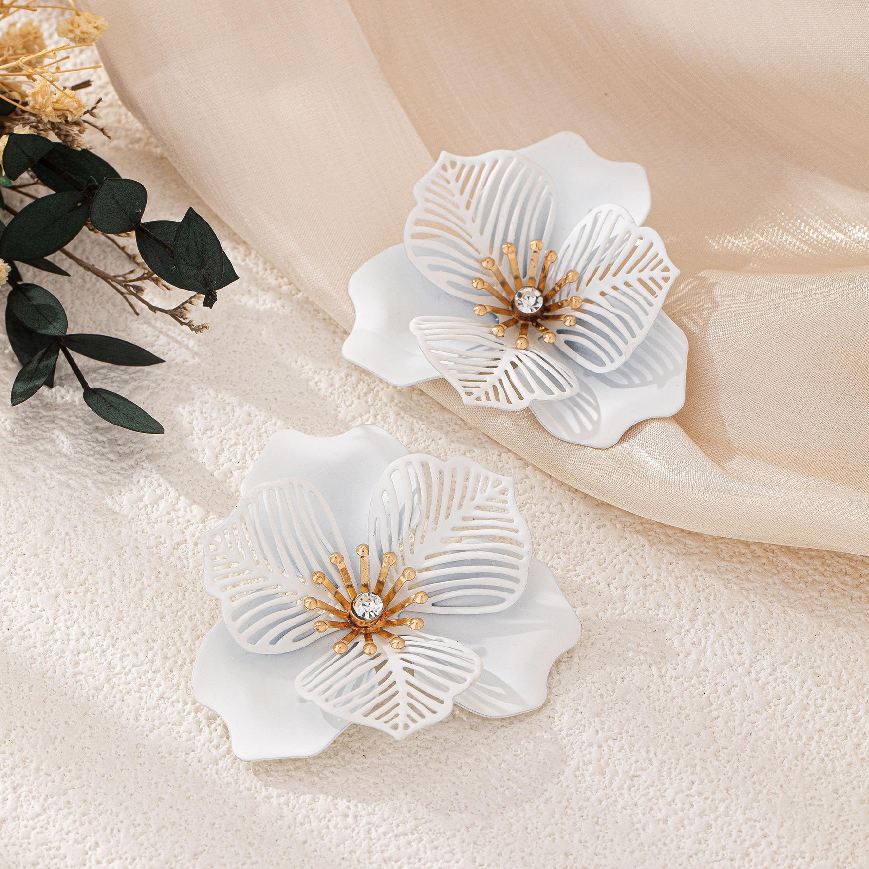 

Модные серьги-подвески для женщин белый