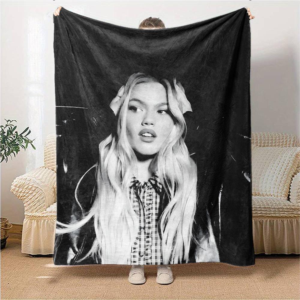 1Pc Elegant Fashion Portrait Blanket Soft Throw Blanket For Home Bedroom Bed Sofa Travel Office Solid Christmas Blanket
