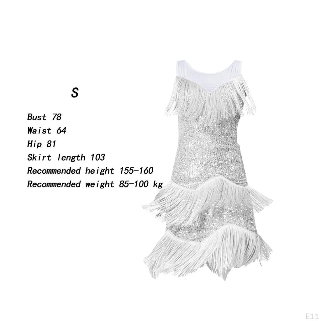 Elegancka sukienka do tańca latynoamerykańskiego z połyskującymi cekinami i spódnicą z frędzlami