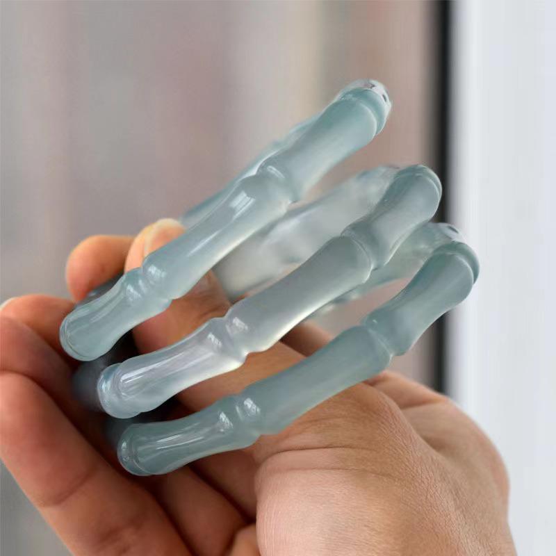 

Ледяной полупрозрачный зеленый халцедон бамбуковый браслет для женщин – Роскошный цинский глазурованный агат с плавающим цветочным дизайном 54-55