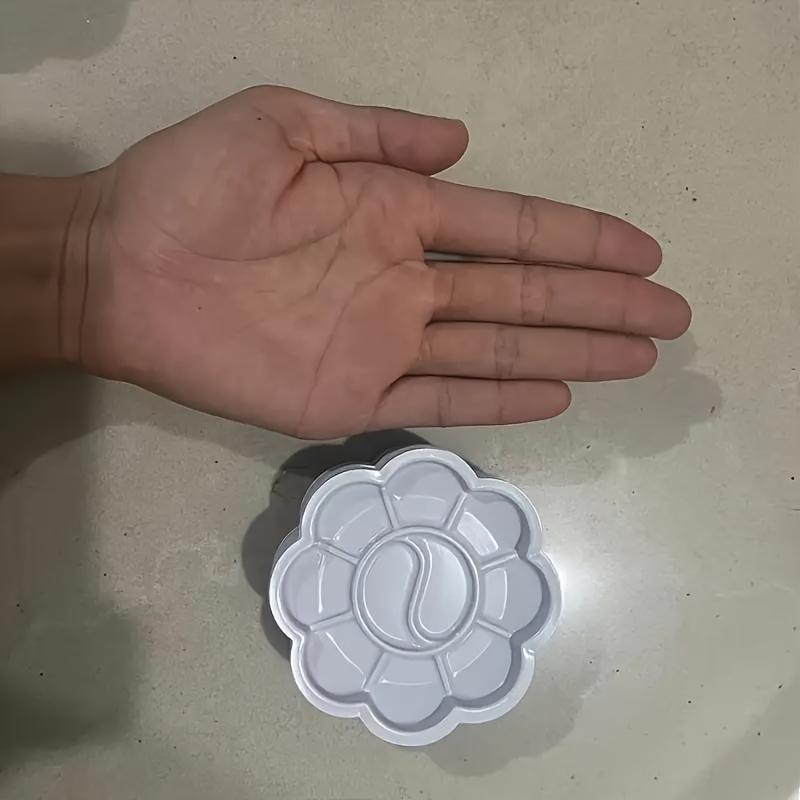 50pcs Mini Flower-Shaped Plastic Palette Set, Ideal for Watercolor, Acrylic & Gouache Paint Mixing, Durable Material, Portable Art Supplies