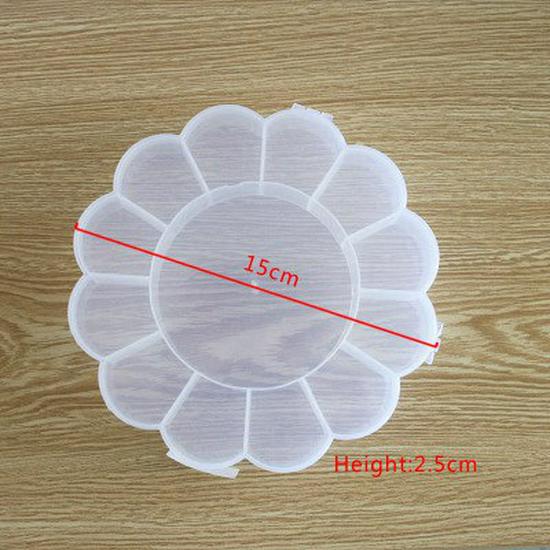 DIY-Schmuck-Werkzeugset: Spitzzange, Schere, Materialien für handgefertigte Ohrringe.