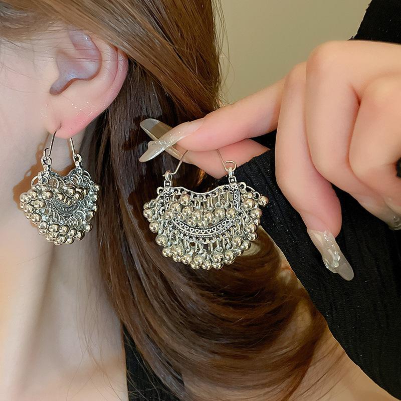 Retro ethnic style round hollow earrings Bohemian temperament elegant earrings niche fashion light luxury earrings women