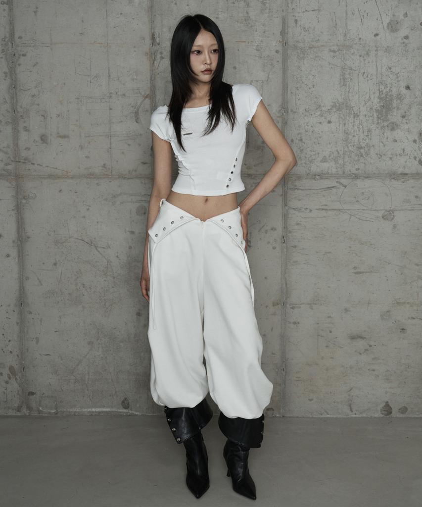 ETRE AU SOMMET Pigment Damage Panel Short Top (Ivory)
