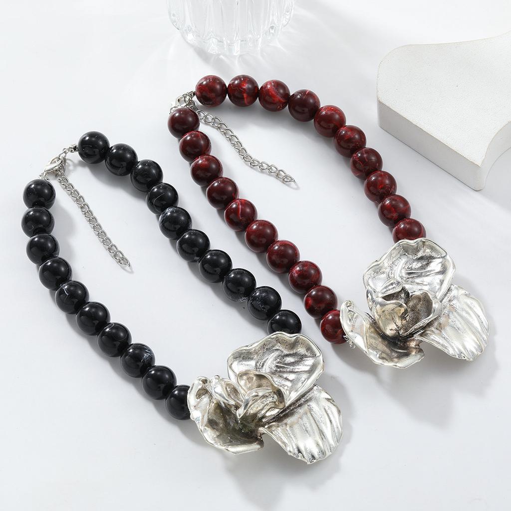 Vintage Silver Big Flower Pendant Necklace Beaded Choker for Women Girls Travel Exaggerate Fashion Jewelry Gifts New 2024