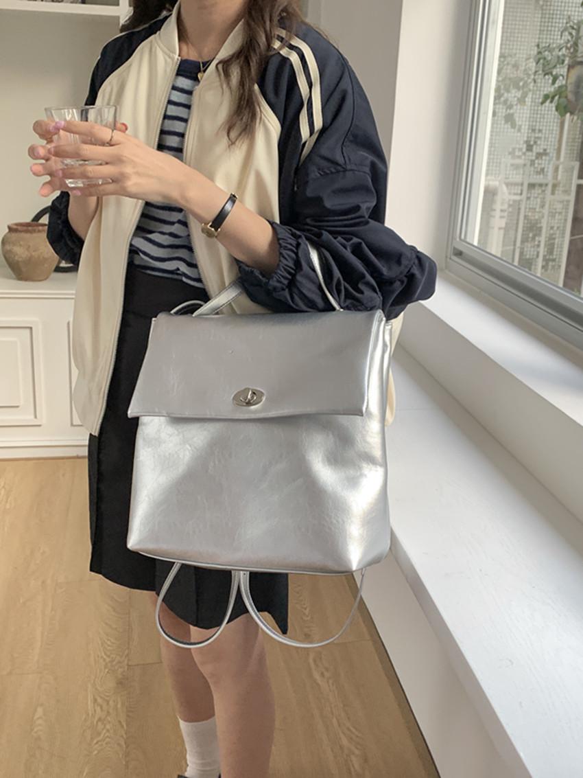 

Женский серебристый рюкзак из искусственной кожи 2025 года: Большая вместимость, простой стиль для корейской весны/лета серебряный