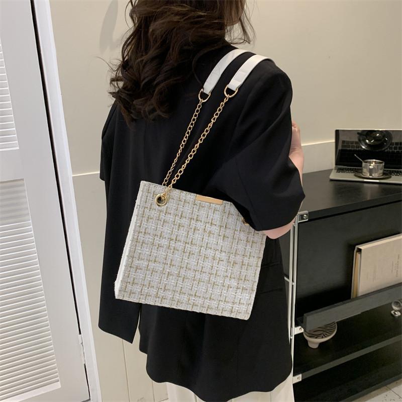 Chic Retro Large Capacity Tote Bag 2023 Summer New Fashion Chain Shoulder Bag For Casual Commute Crossbody