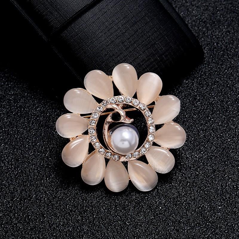 New Alloy Brooch High-end Sense Niche Women Spot High-end Pin Coat Suit High-end Versatile Corsage