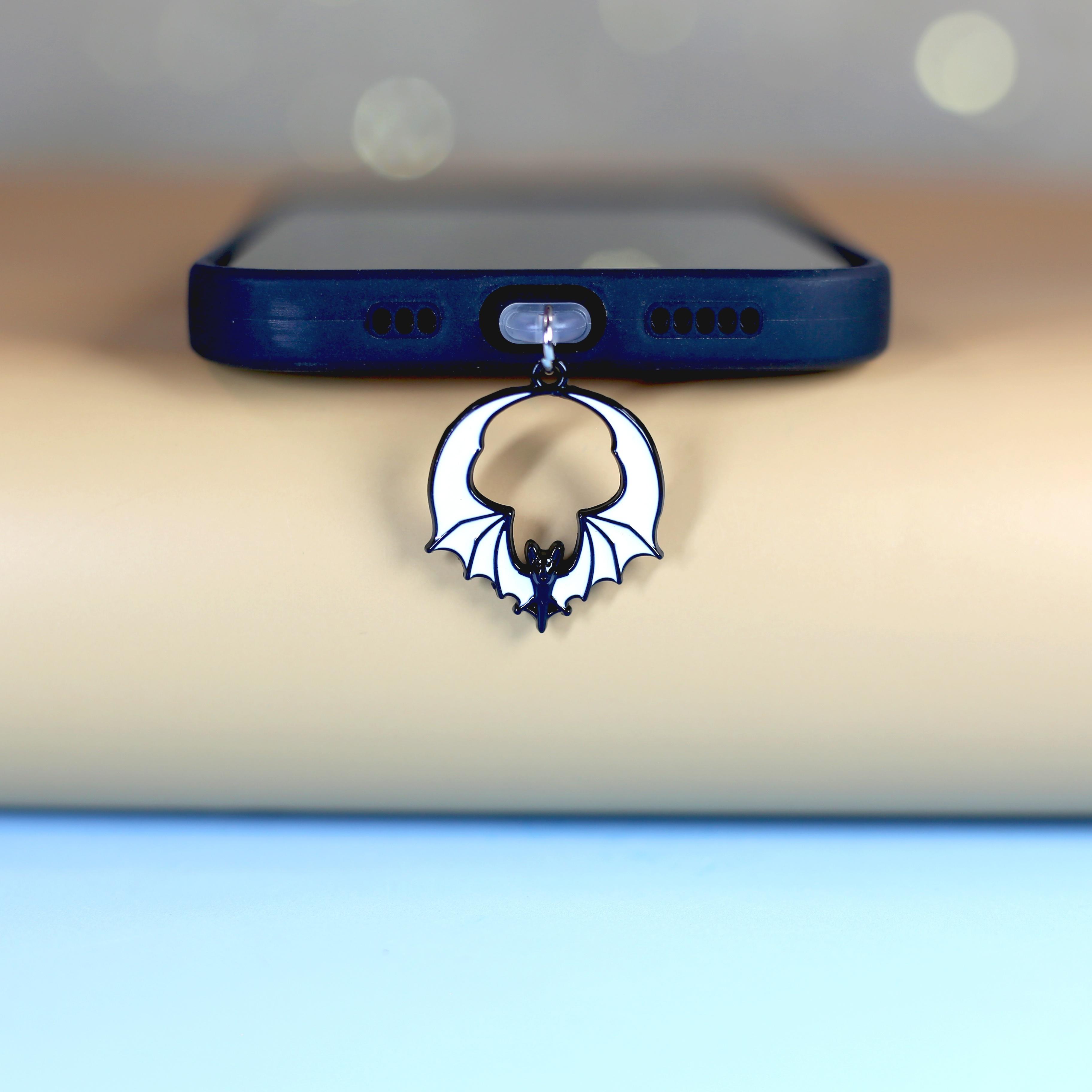 

Ретро Хэллоуин Летучая мышь Заглушка для разъема телефона Декоративная подвеска Аксессуар - Идеальный подарок, Украшение для телефона, Защита порта, Жутки шарм for iPhone5 - iPhone14 белый