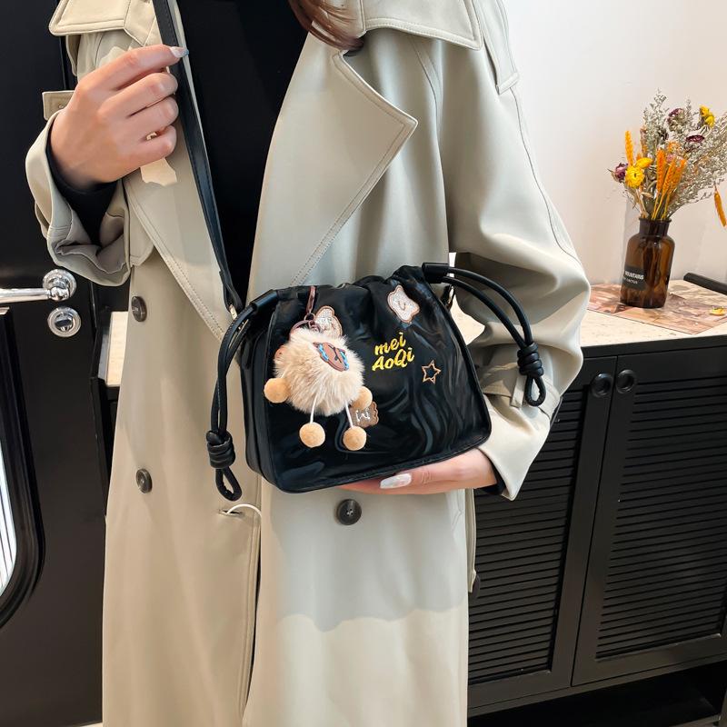 

Bag women s bag department high-end sense versatile bucket bag 2025 new water pattern niche design shoulder messenger bag 20.5*8.5*18 чёрный