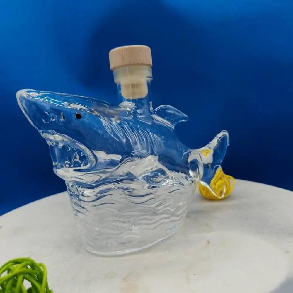 Sticlă de Whiskey distractivă Jaws 50th 320 ml Statuetă Rechin Sticlă de Vin Statuetă Tematică Gravată 3D Decantor de Vin Bar de Casă