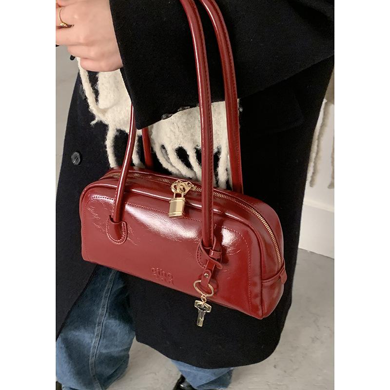 Niche texture portable commuter bowling bag bag women's 2025 new fashion retro underarm bag versatile shoulder bag