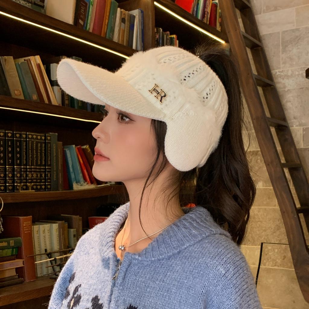 High ponytail hat Women's winter wool hat Thickened warm outdoor cycling ear protector Cold hat Empty top duck tongue baseball cap